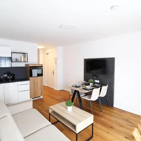 Helios Apartment *